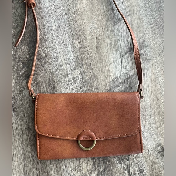 Universal Thread Crossbody - Picture 10 of 12